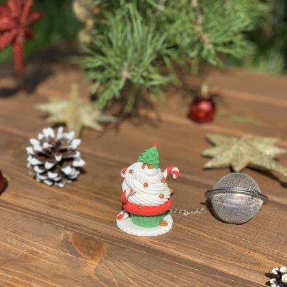 Christmas tea infuser with cupcake ..