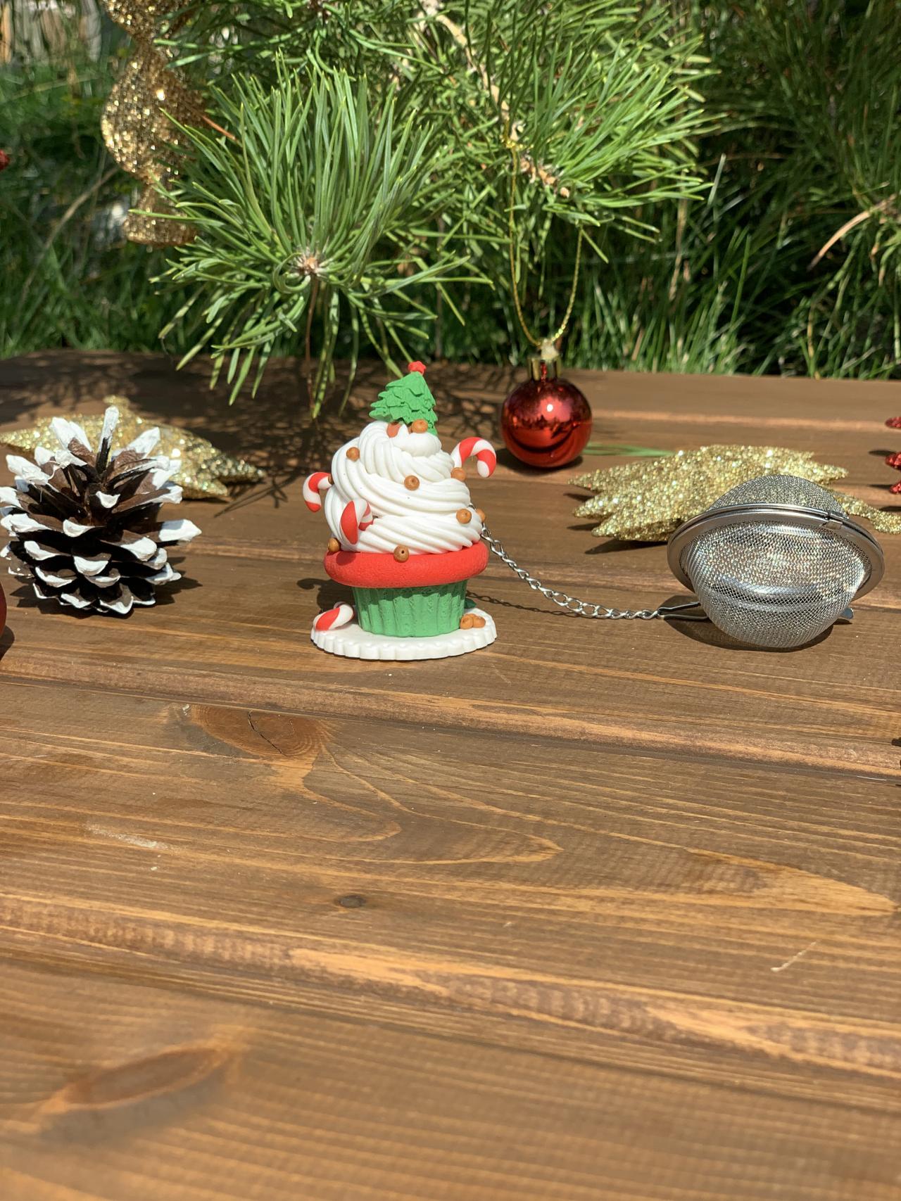Christmas tea infuser with cupcake decor, loose leaf tea strainer, cute tea ball, Xmas gift idea, Christmas gift grandmaze